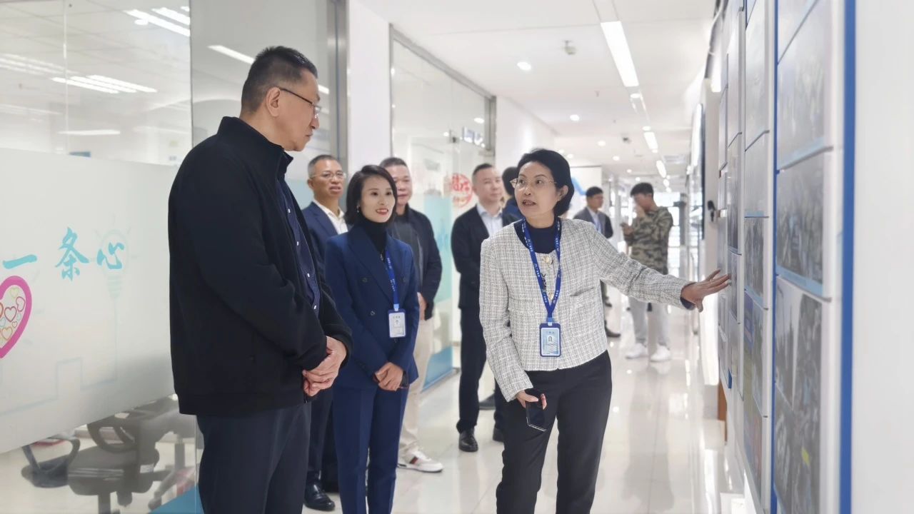 尊龙官方网站集团｜东菽愿铣墙值赖痴代表团来访，，调研数字化转型与智能化生长